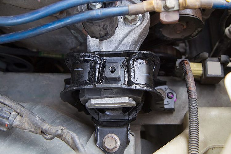 دسته‌موتور خودرو؛ قلب پنهان کنترل لرزش و تعادل